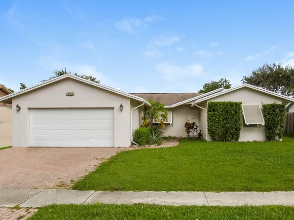 9732 Saddlebrook Dr, Boca Raton, FL 33496