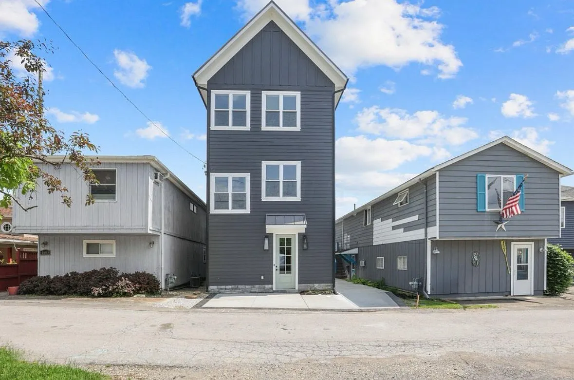 3 bed, 2.5 bath, 2442 sqft, $3,000 — Photo 4