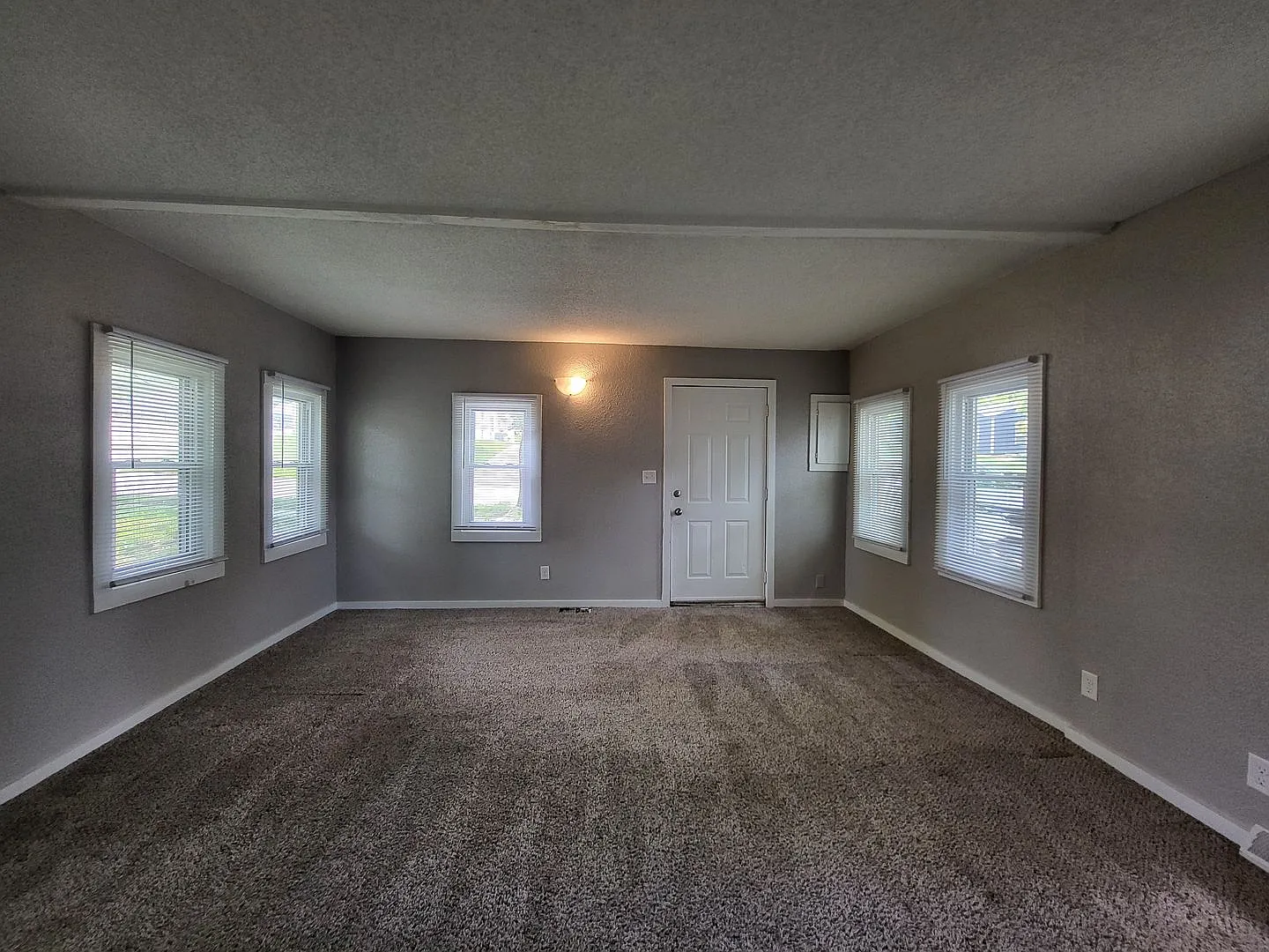 1 Bedroom home with garage! — Photo 4