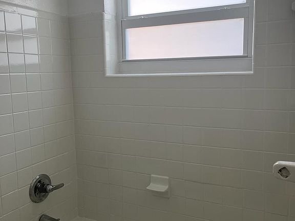 5th image of 909 NW 30th Ct #15771218