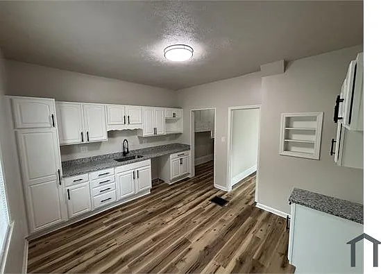 4 bed, $2,175 — Photo 1