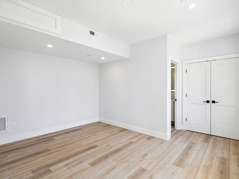 Serpentine Apartments: Newly Renovated in the Heart of Drexel — Photo 16