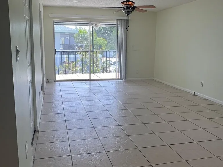 905 Southridge Rd #204A — Photo 1