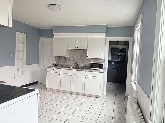 2nd image of 42 Grandview Ter #2