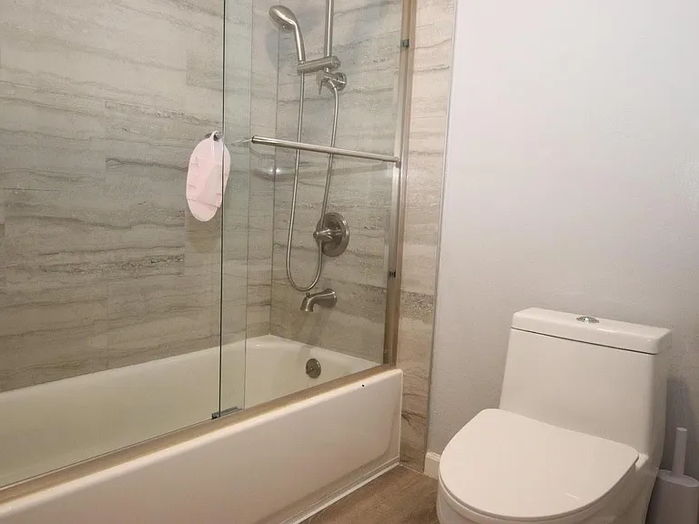 424 Orange St #204 — Photo 9