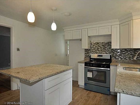 4th image of 35 Old Oak Ave