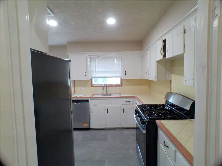 601 Fresa Rd — Photo 6