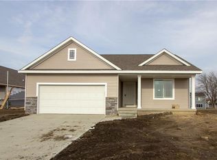 5441 Rowling Dr, Ames, IA 50014