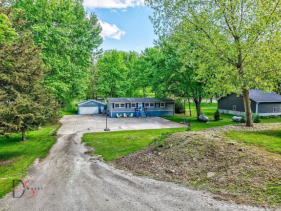 3rd image of 1906 N 2959th Rd