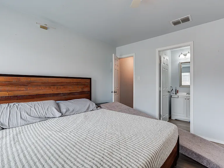 5501 Jarvis St #A — Photo 25