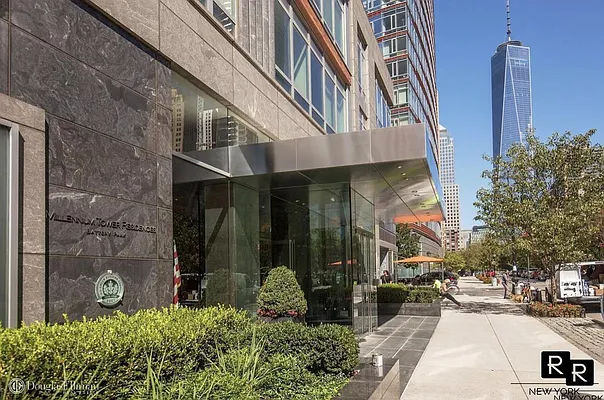 Sold by R New York | media 13