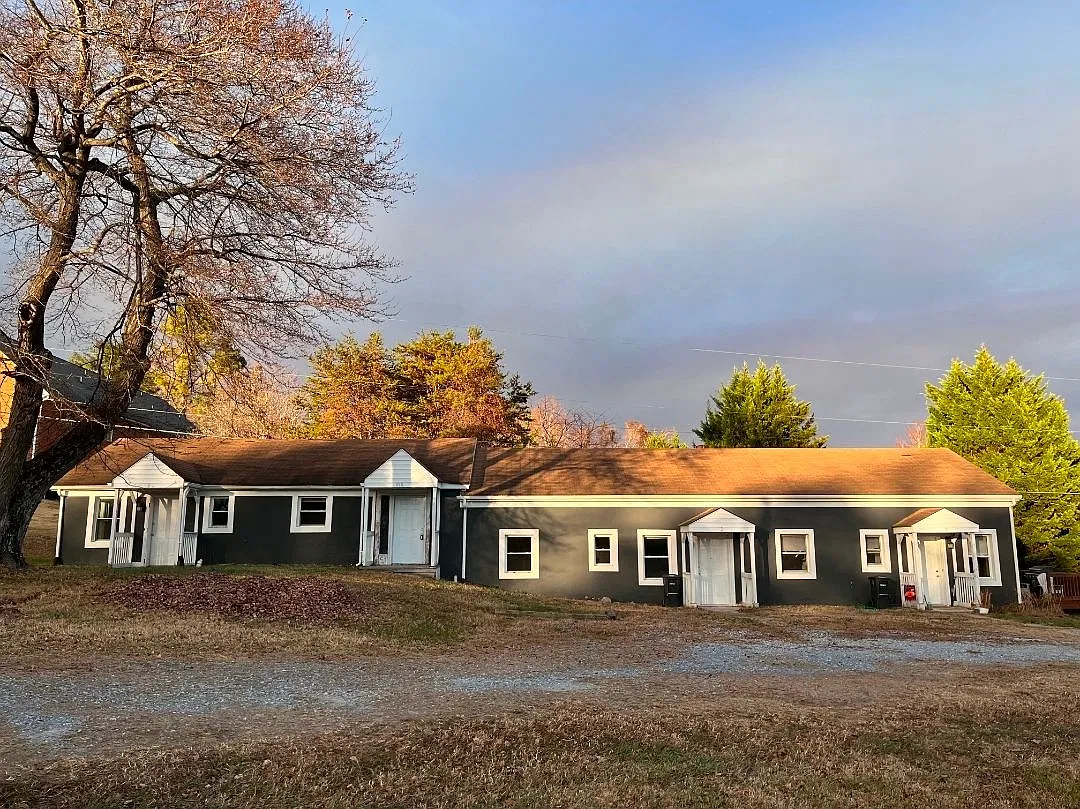 2 bed, 1.0 bath, 750 sqft, $800 — Photo 2