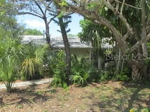 902 37th St W, Bradenton, FL 34205