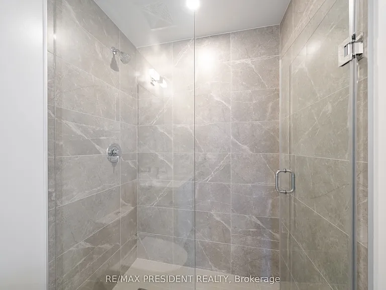 400 King St W #808 — Photo 17