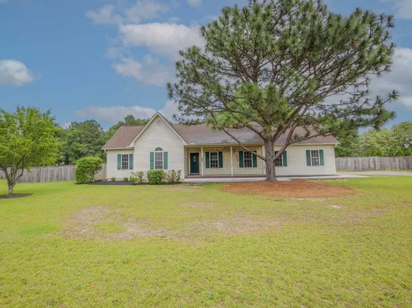 102 Willow Creek Ln, Pinebluff, NC 28373