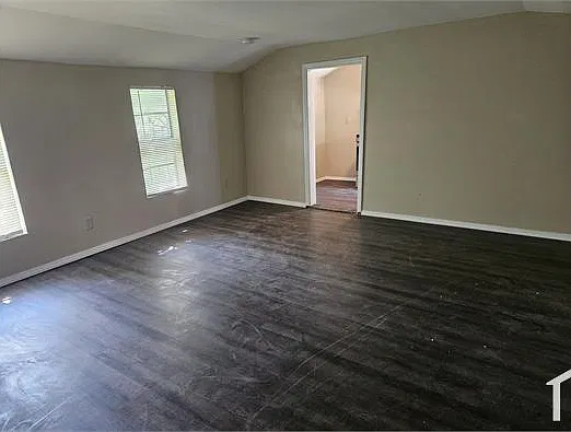 Studio, 500 sqft, $795 — Photo 2