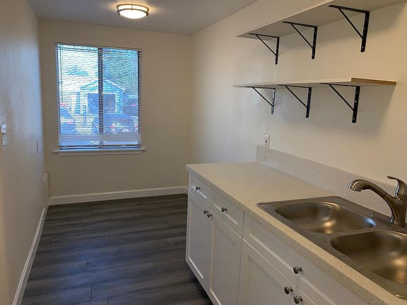 4th image of 1101 W 45th St #9