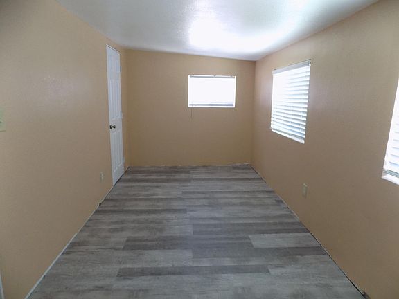 4th image of 10971 Wells Ave