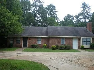 140 Cheatham Dr photo 1