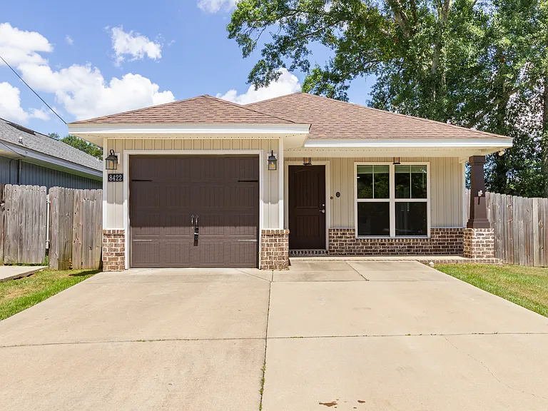 8422 Rose Ave — Photo 1