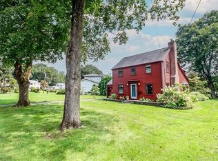 8 Green Ave, Danbury, CT 06810