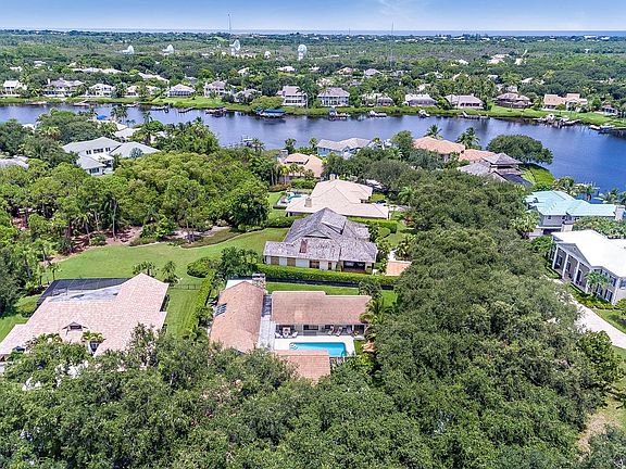 2nd image of 18529 SE Heritage Oaks Ln
