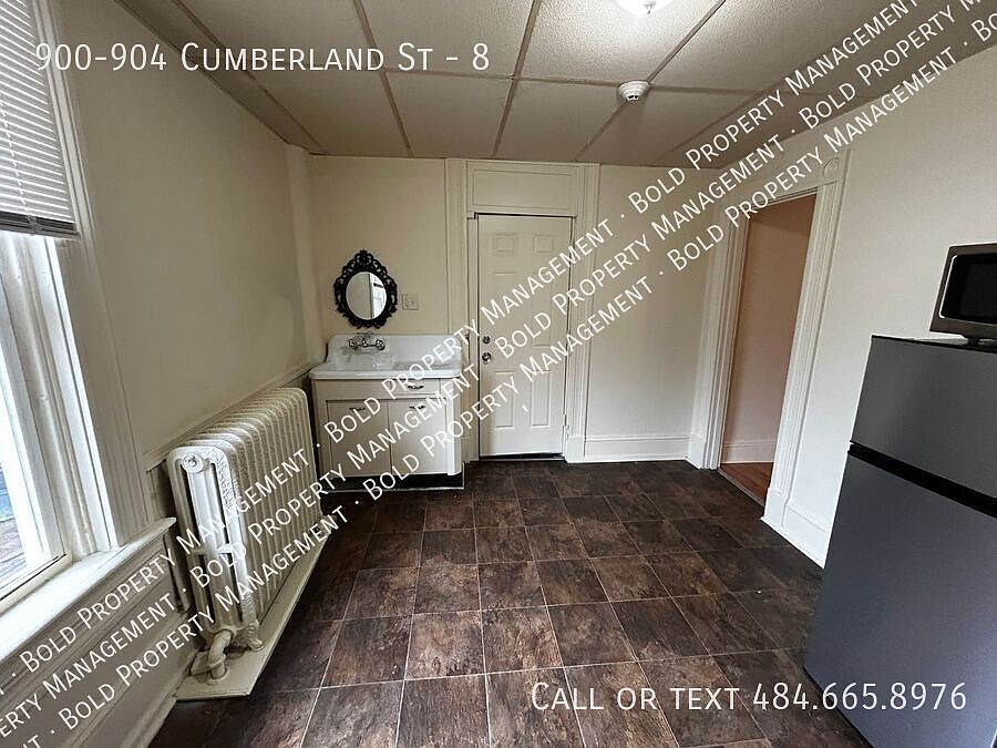 2nd image of 900-904 W Cumberland St Unit 8
