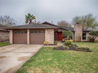 439 Woodrail Dr, Webster, TX 77598
