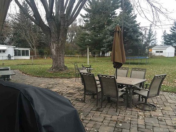 5th image of 8289 Mary Ann Ave
