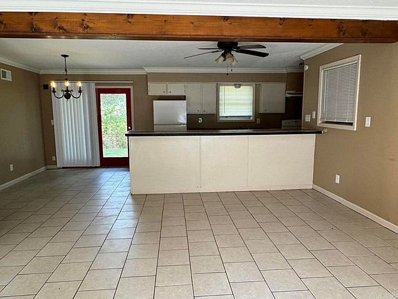 2nd image of 921 Driftwood St
