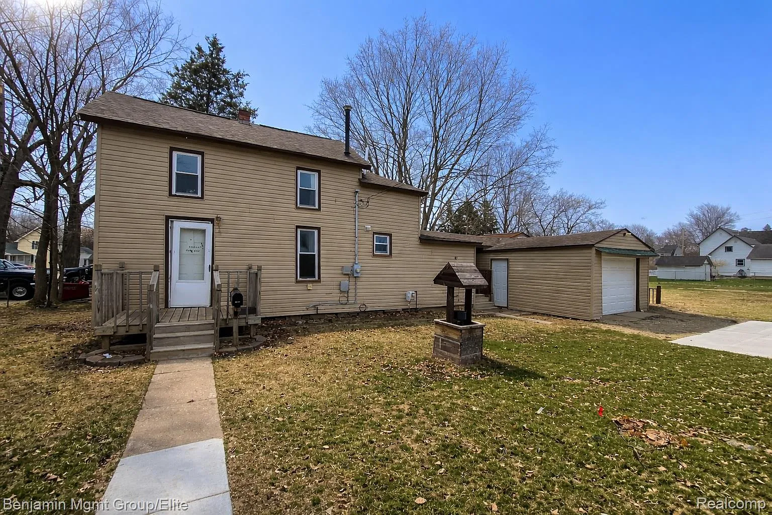 120 W McNeil St photo 1