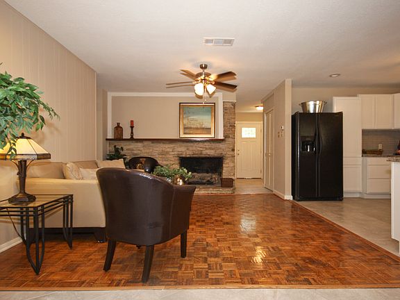 4th image of 223 Fantasia St