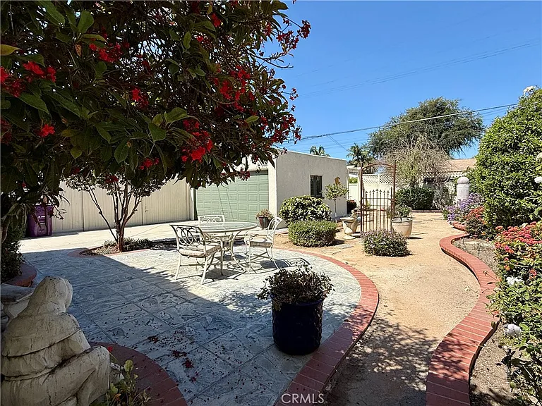 1117 Bennett Ave — Photo 32
