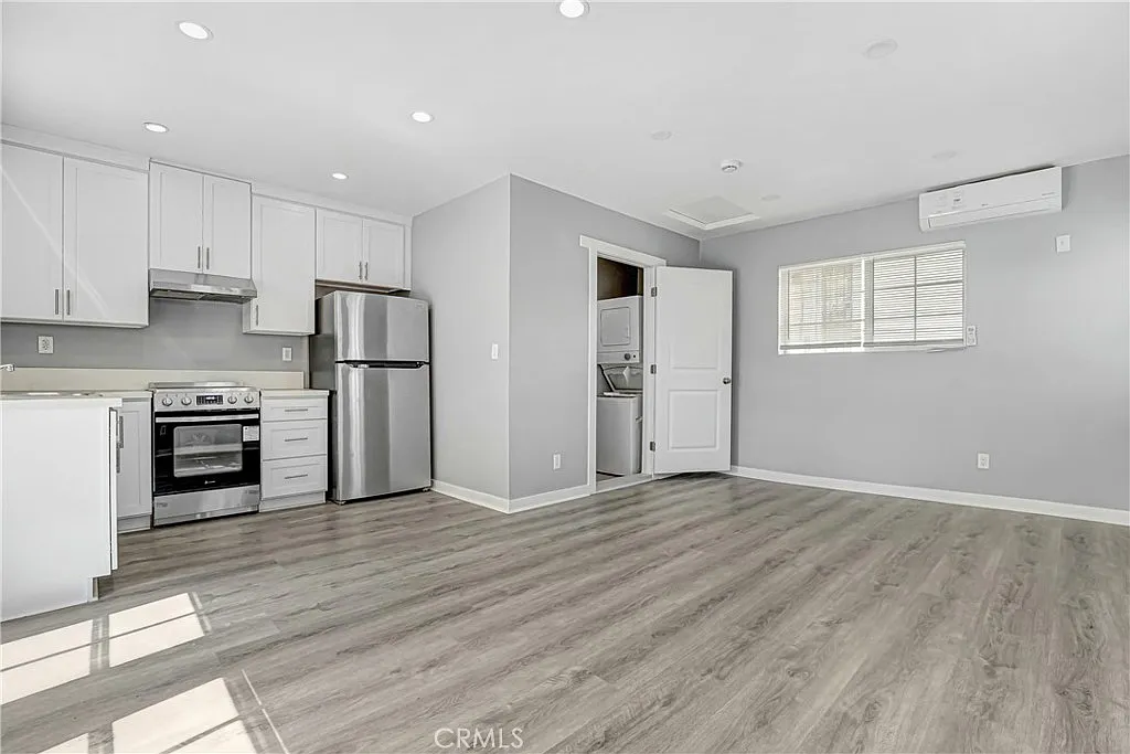 Studio, 300 sqft, $1,700 — Photo 2