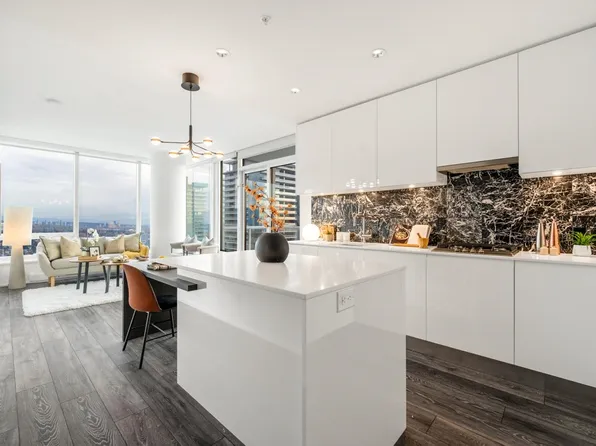 4510 Halifax Way #5104, Burnaby, BC V5C 0K4