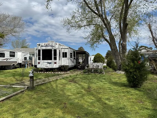 31 Slipper Shell Dr, Horntown, VA 23395