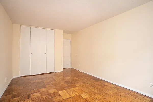Rented by Rhona Realty | media 6