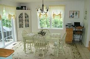 4th image of 8 Hampshire Hills Dr