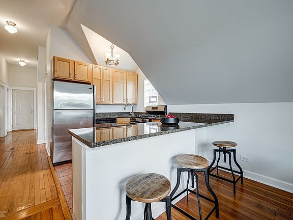 4th image of 3228 W McLean Ave #3