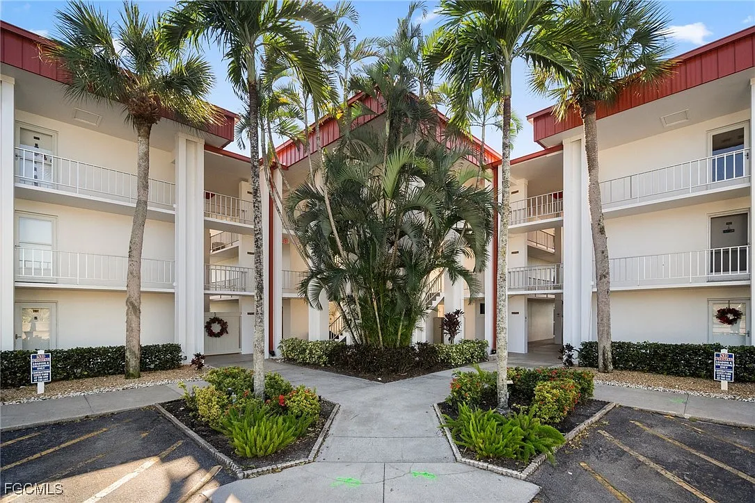 Building Photo - 1700 Pine Valley Dr #314