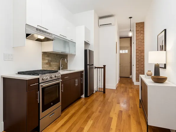 109 Dupont Street image 3 of 4