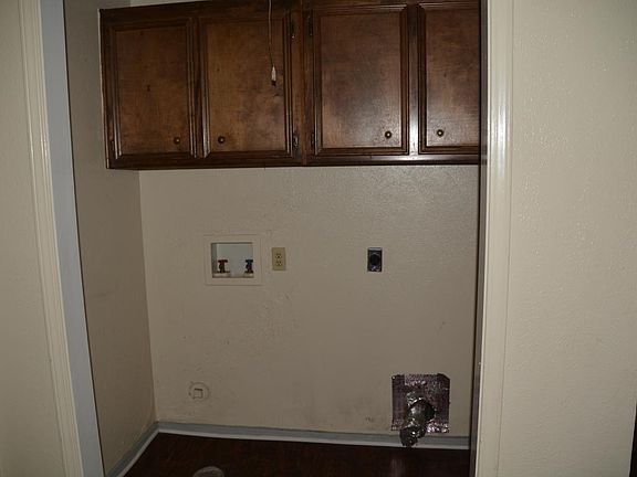 5th image of 2718 Westchester Dr