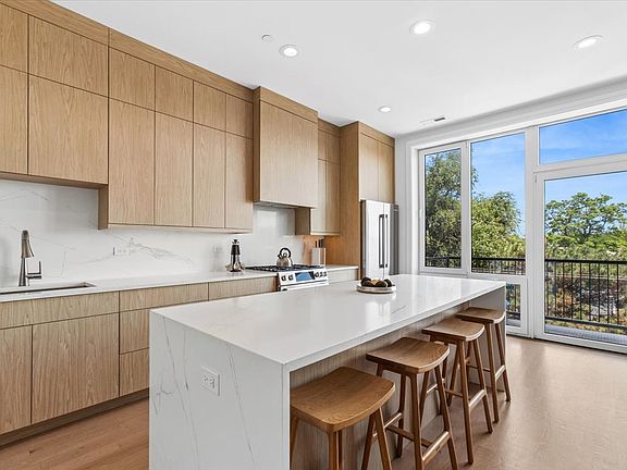 4th image of 4939 N Damen Ave #404