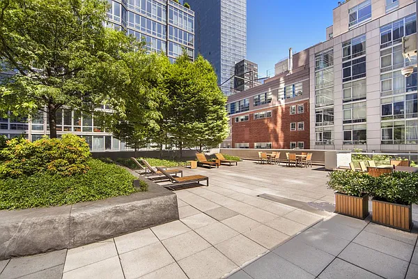 Sold by Stribling | media 7