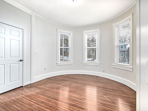 3rd image of 23 Dixon St #1