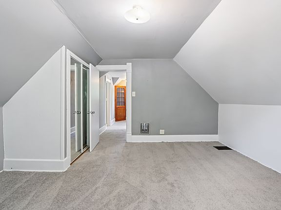 3rd image of 604 E Jefferson St