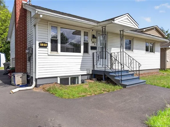 101 2nd Ave, Moncton, NB E1C 7Y1