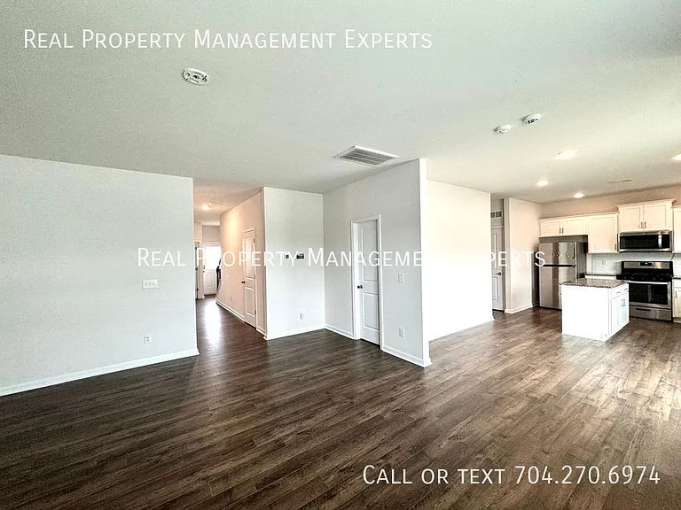 4025 Lampasas Ln — Photo 3
