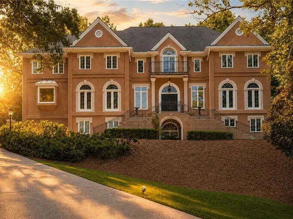 135 Lameloise Ln, Sandy Springs, GA 30327