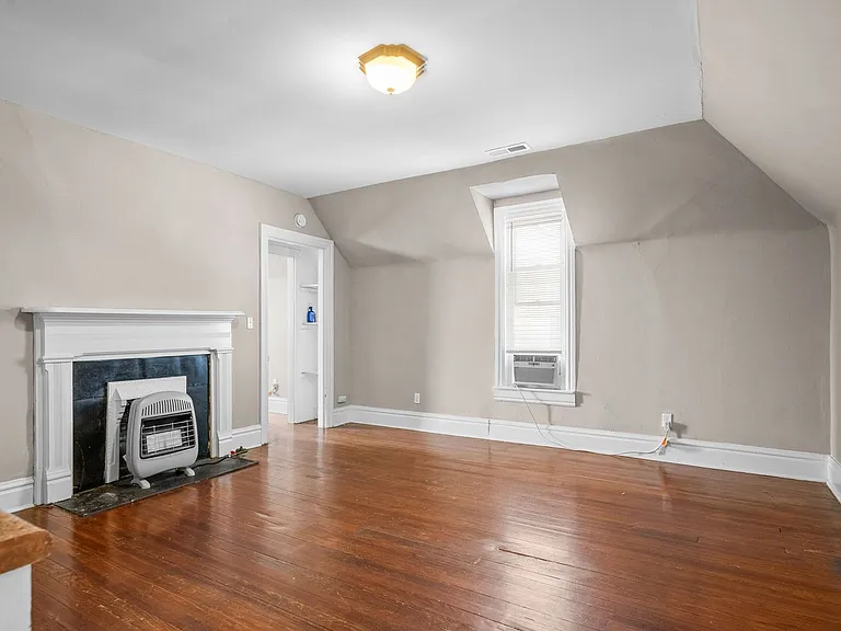 Marion St - 117 — Photo 20